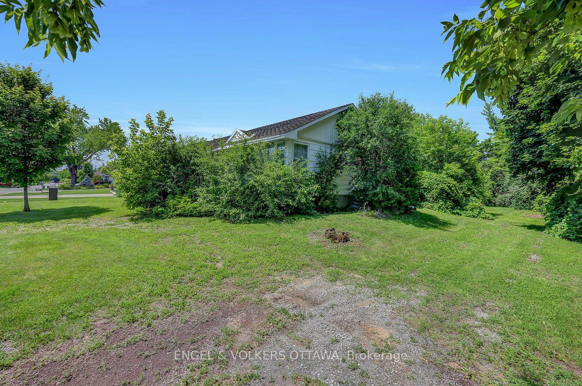 Photo 16 of 91 Palsen Street, Ottawa, Meadowlands/Crestview — HOMEH