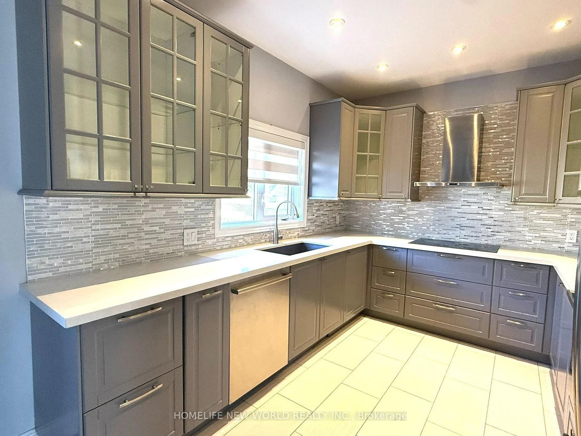 Photo 20 of 118 Glenmeadow Crescent, Hamilton, Winona Park — HOMEH