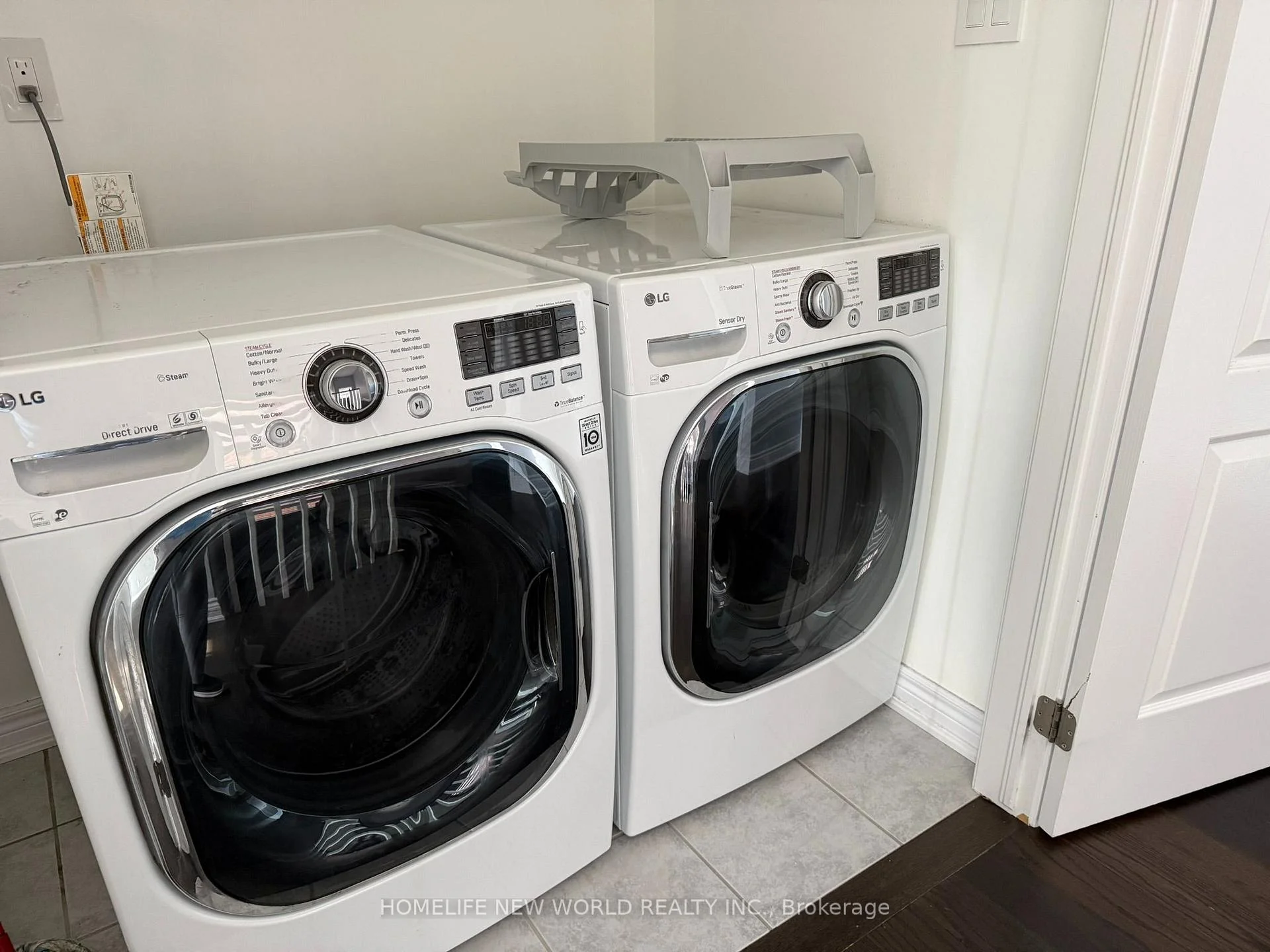 Photo 22 of 118 Glenmeadow Crescent, Hamilton, Winona Park — HOMEH