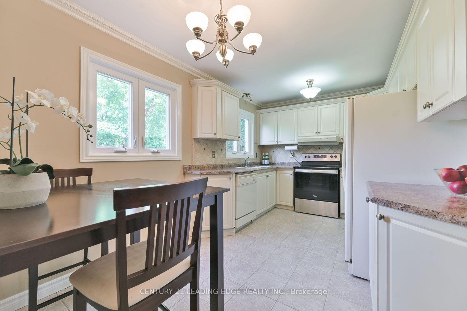 Photo 12 of 15 Sir Gawaine Place, Markham, Markham Village — HOMEH