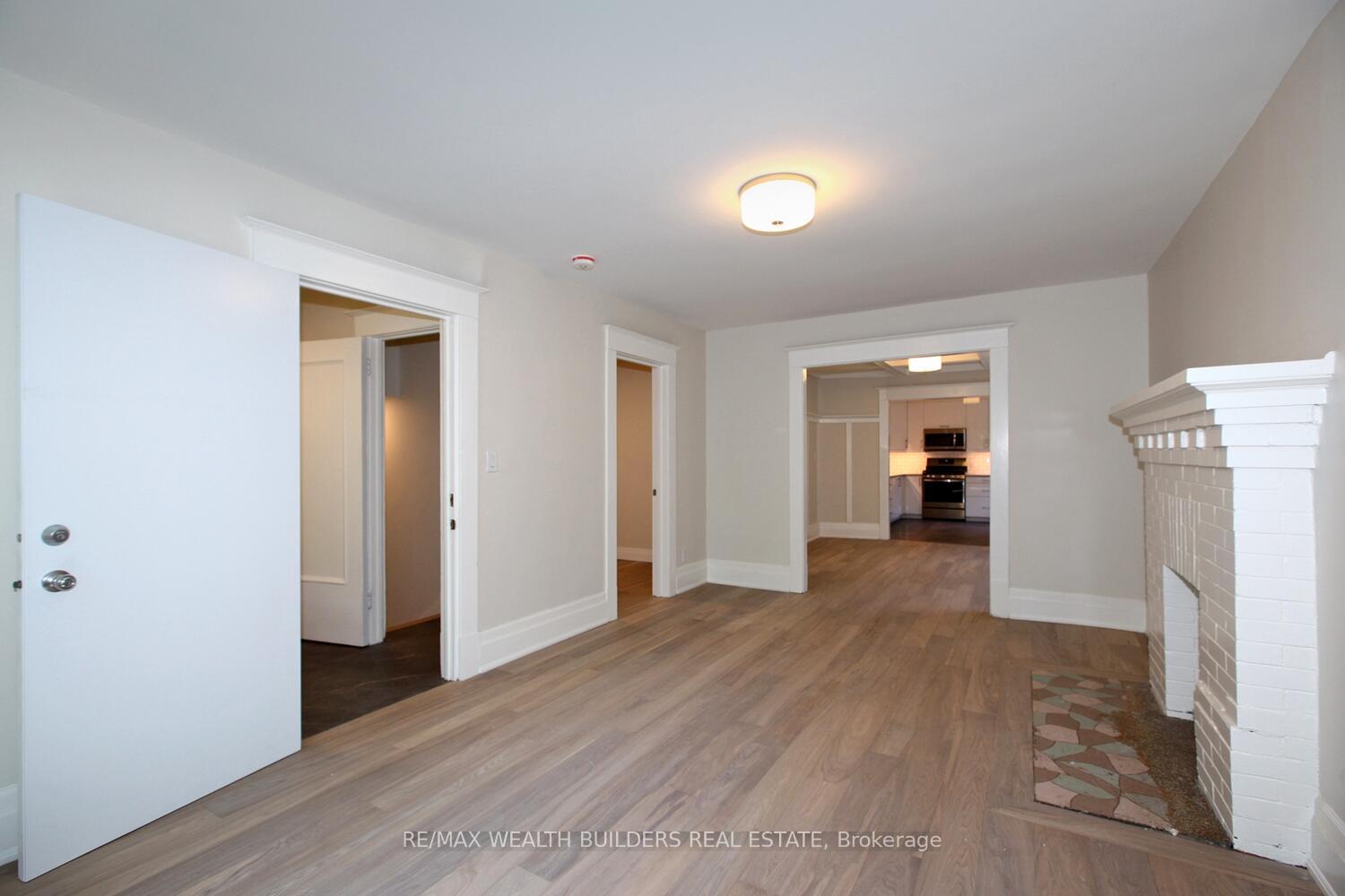 Photo 2 of Unit B, 163 Parkside Drive, Toronto, Roncesvalles — HOMEH