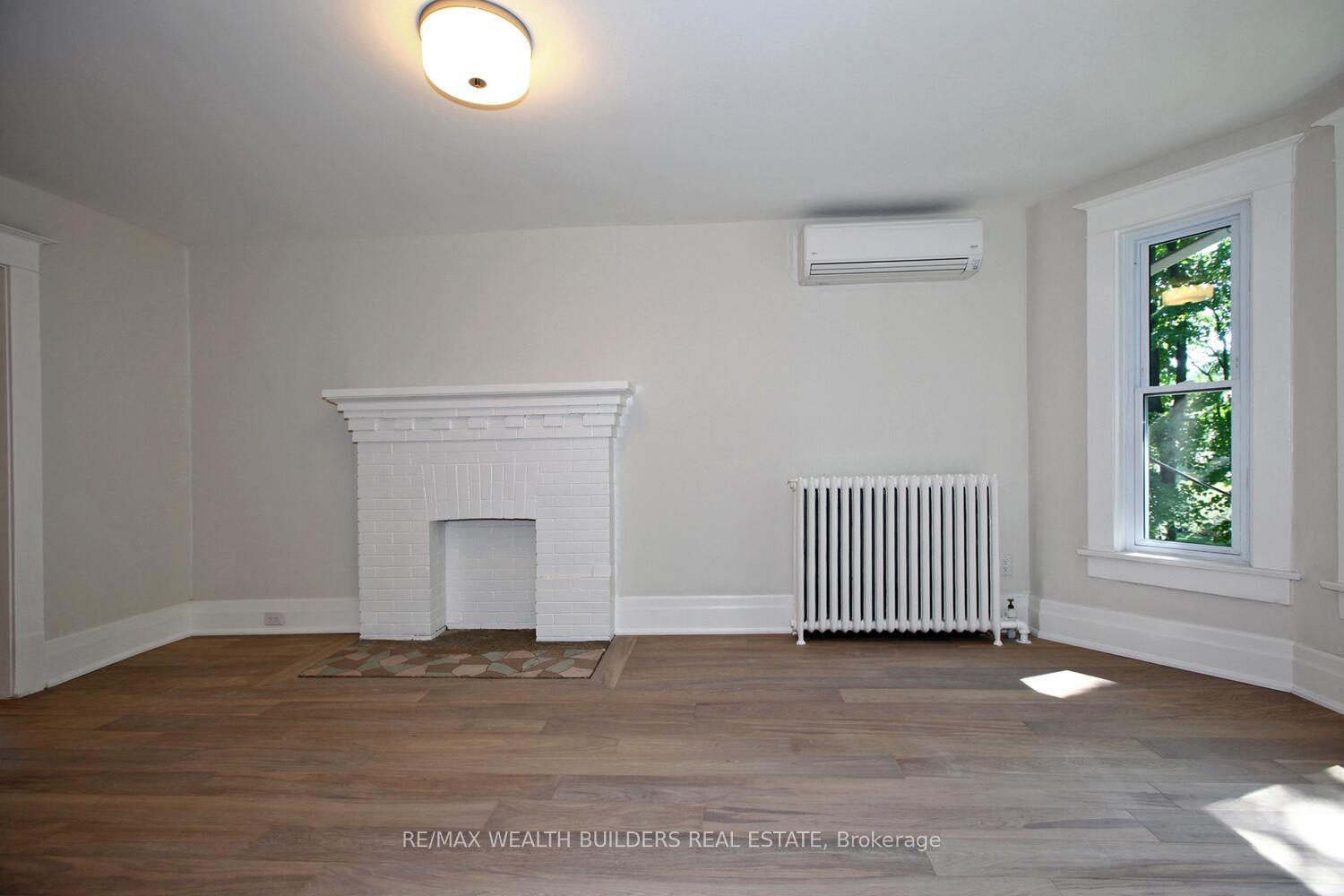 Photo 3 of Unit B, 163 Parkside Drive, Toronto, Roncesvalles — HOMEH