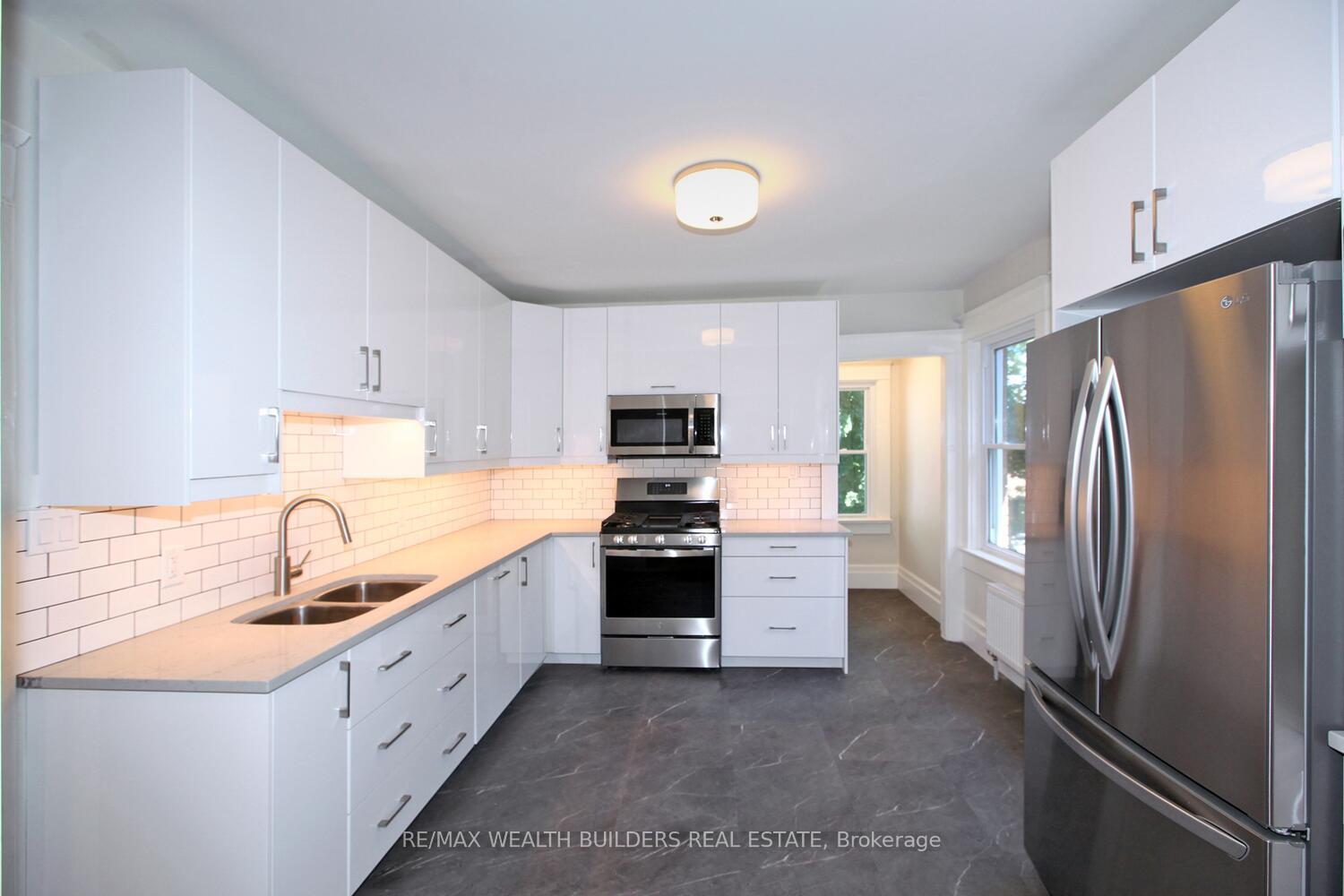 Photo 4 of Unit B, 163 Parkside Drive, Toronto, Roncesvalles — HOMEH