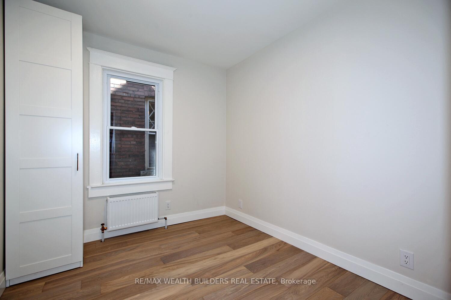 Photo 5 of Unit B, 163 Parkside Drive, Toronto, Roncesvalles — HOMEH