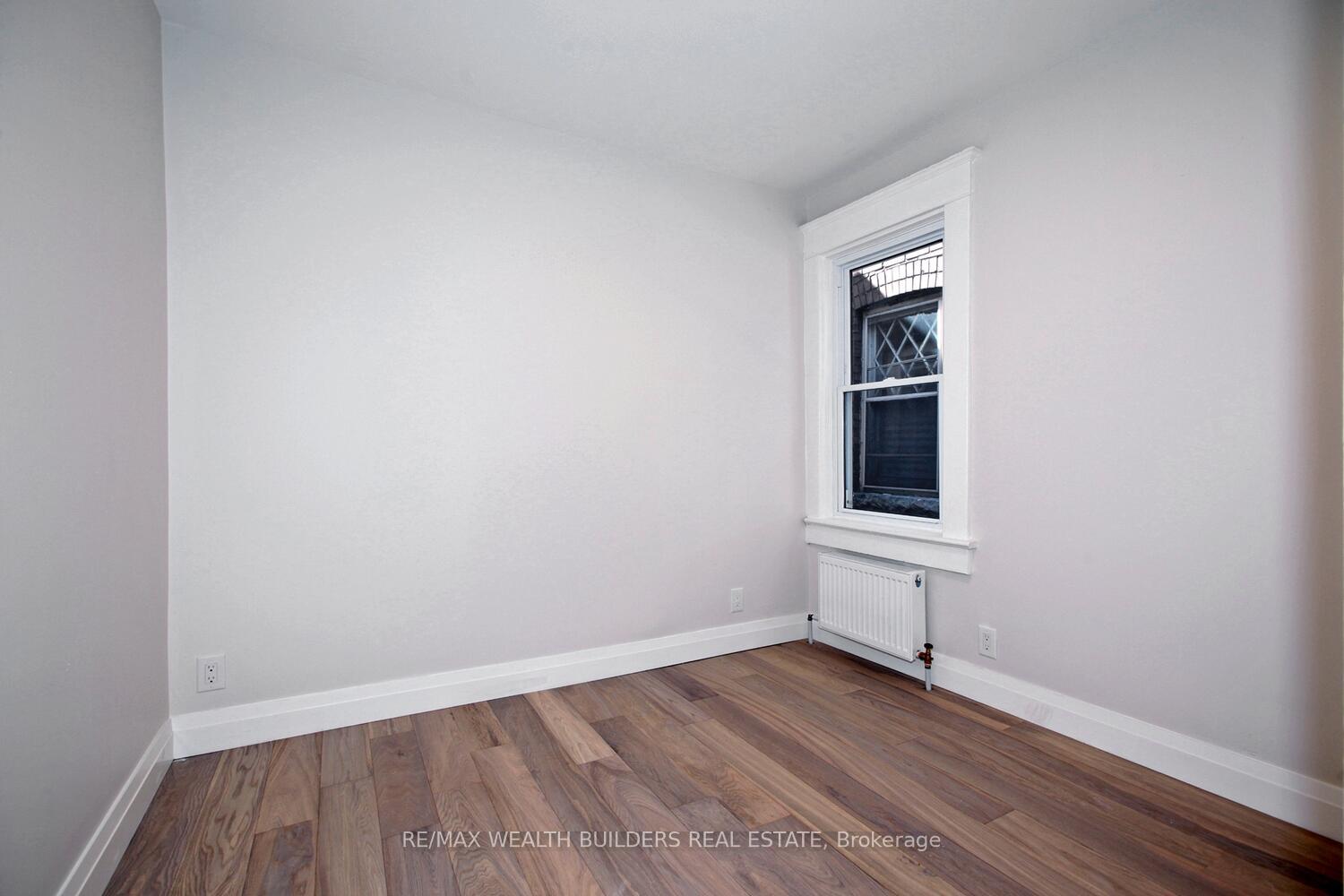 Photo 6 of Unit B, 163 Parkside Drive, Toronto, Roncesvalles — HOMEH
