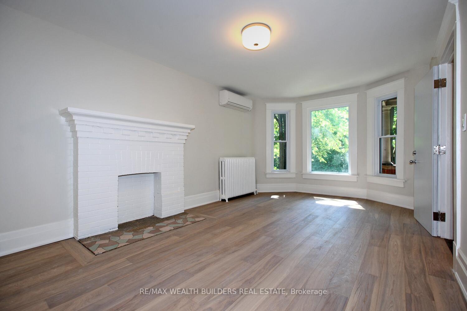 Photo 8 of Unit B, 163 Parkside Drive, Toronto, Roncesvalles — HOMEH