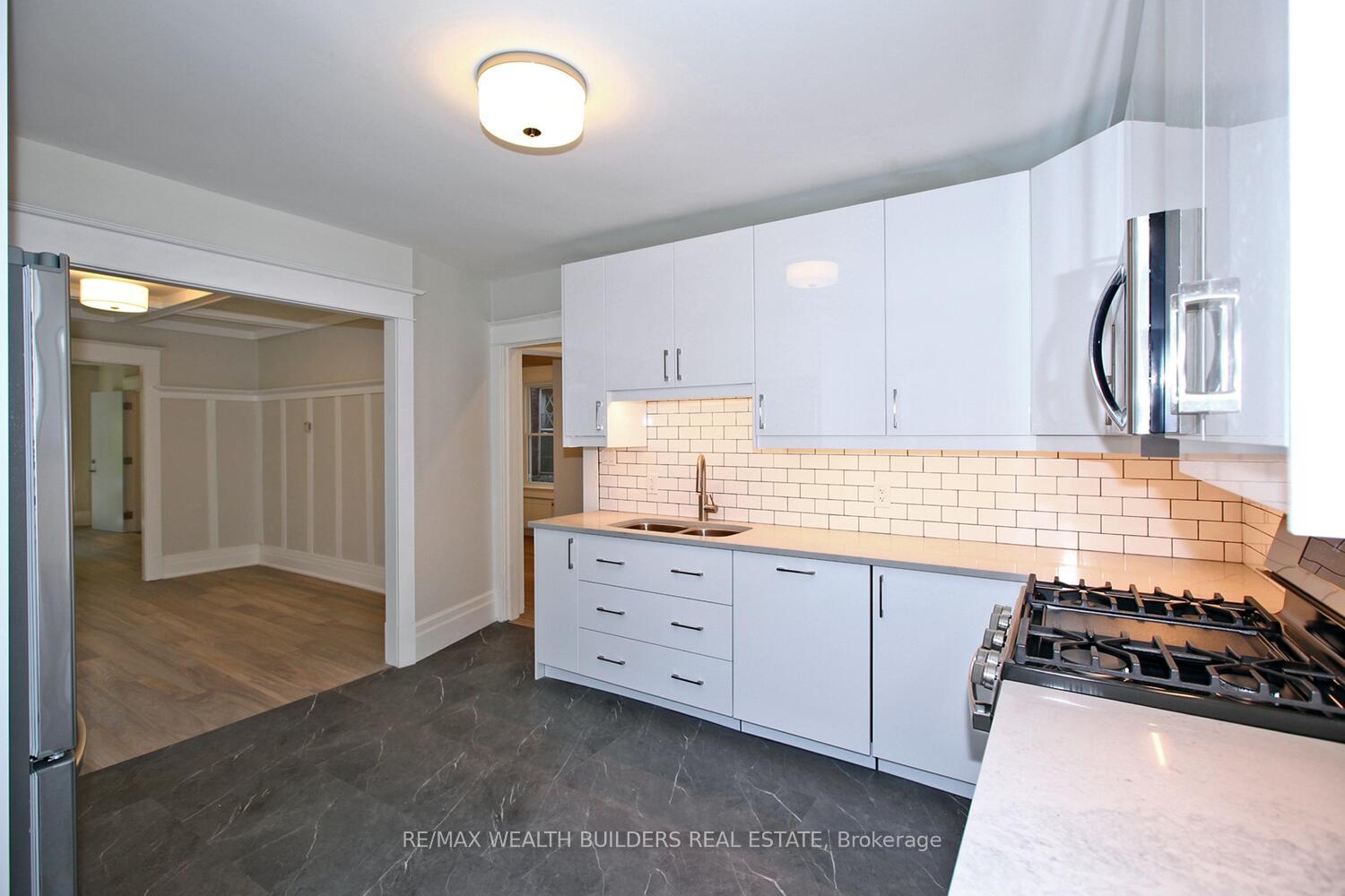 Photo 11 of Unit B, 163 Parkside Drive, Toronto, Roncesvalles — HOMEH