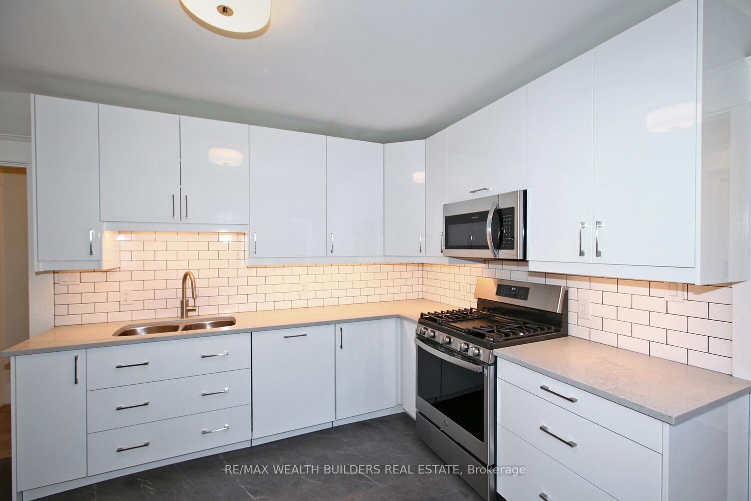 Photo 19 of Unit B, 163 Parkside Drive, Toronto, Roncesvalles — HOMEH