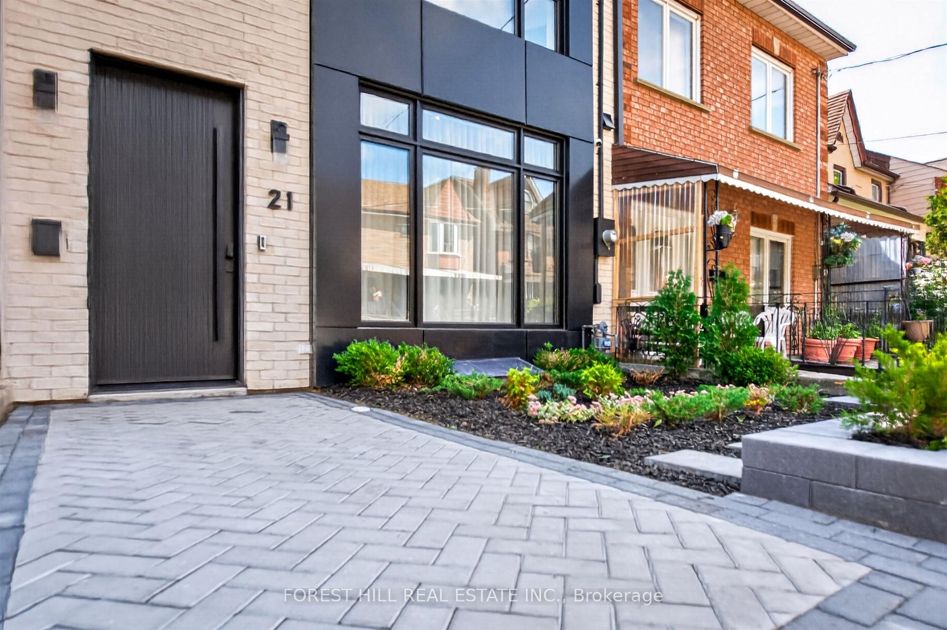 Photo 3 of 21 Foxley Street, Toronto, Trinity-Bellwoods — HOMEH