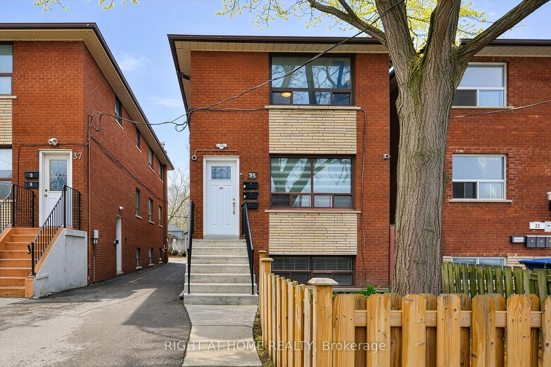 Photo 2 of 35 Fifteenth Street, Etobicoke, New Toronto — HOMEH