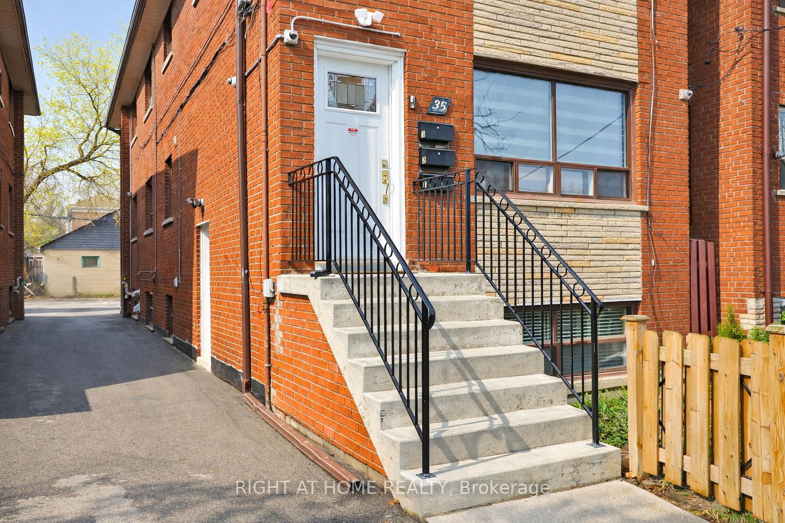 Photo 3 of 35 Fifteenth Street, Etobicoke, New Toronto — HOMEH