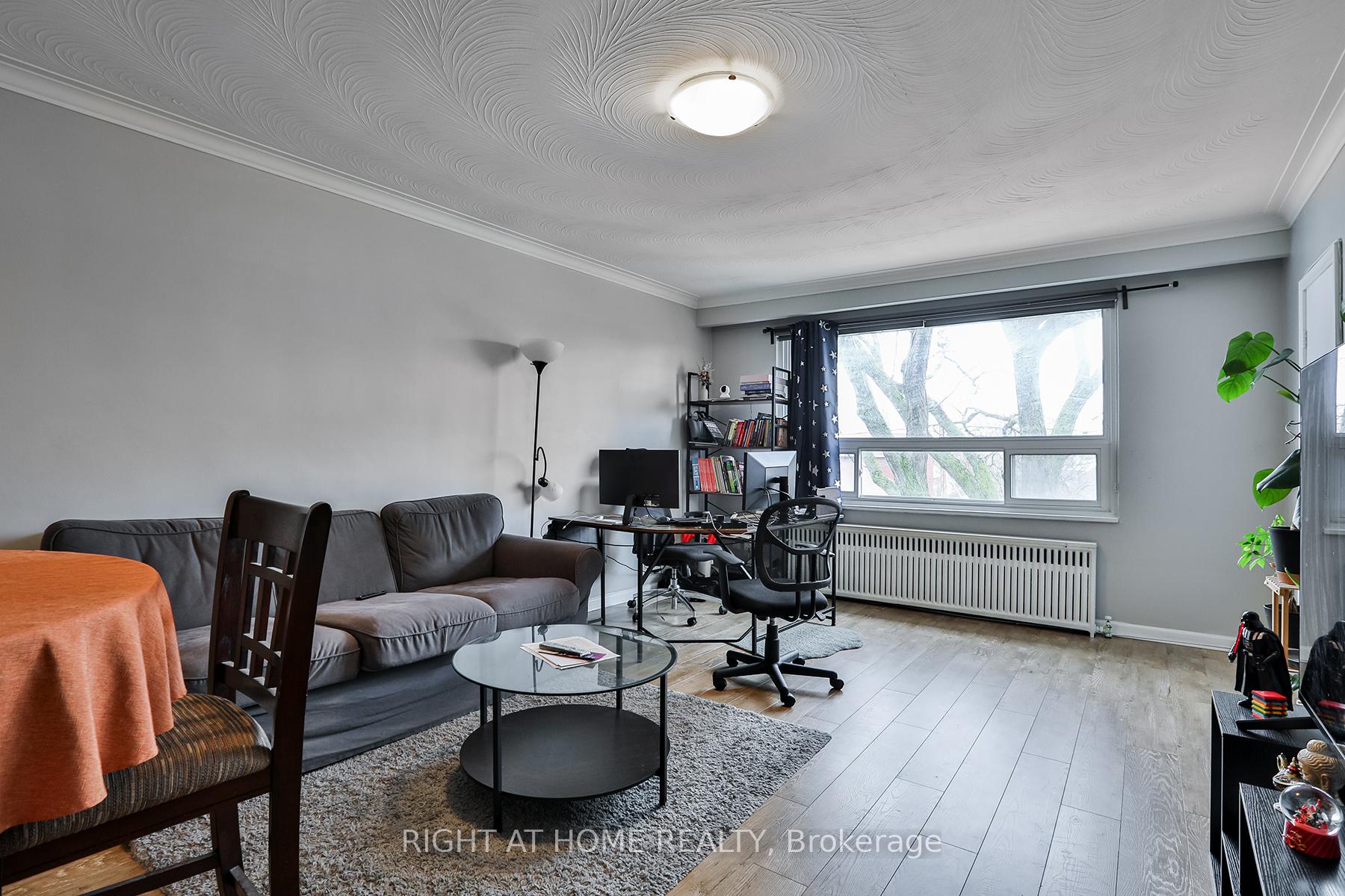 Photo 4 of 35 Fifteenth Street, Etobicoke, New Toronto — HOMEH