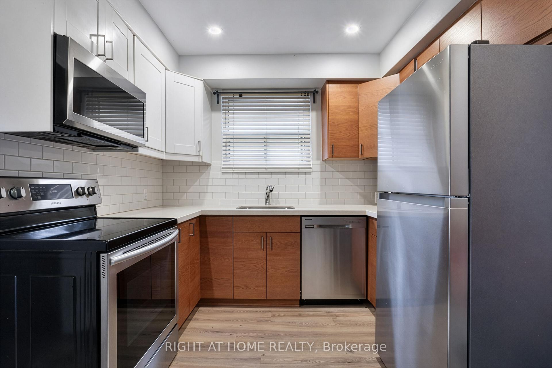 Photo 7 of 35 Fifteenth Street, Etobicoke, New Toronto — HOMEH