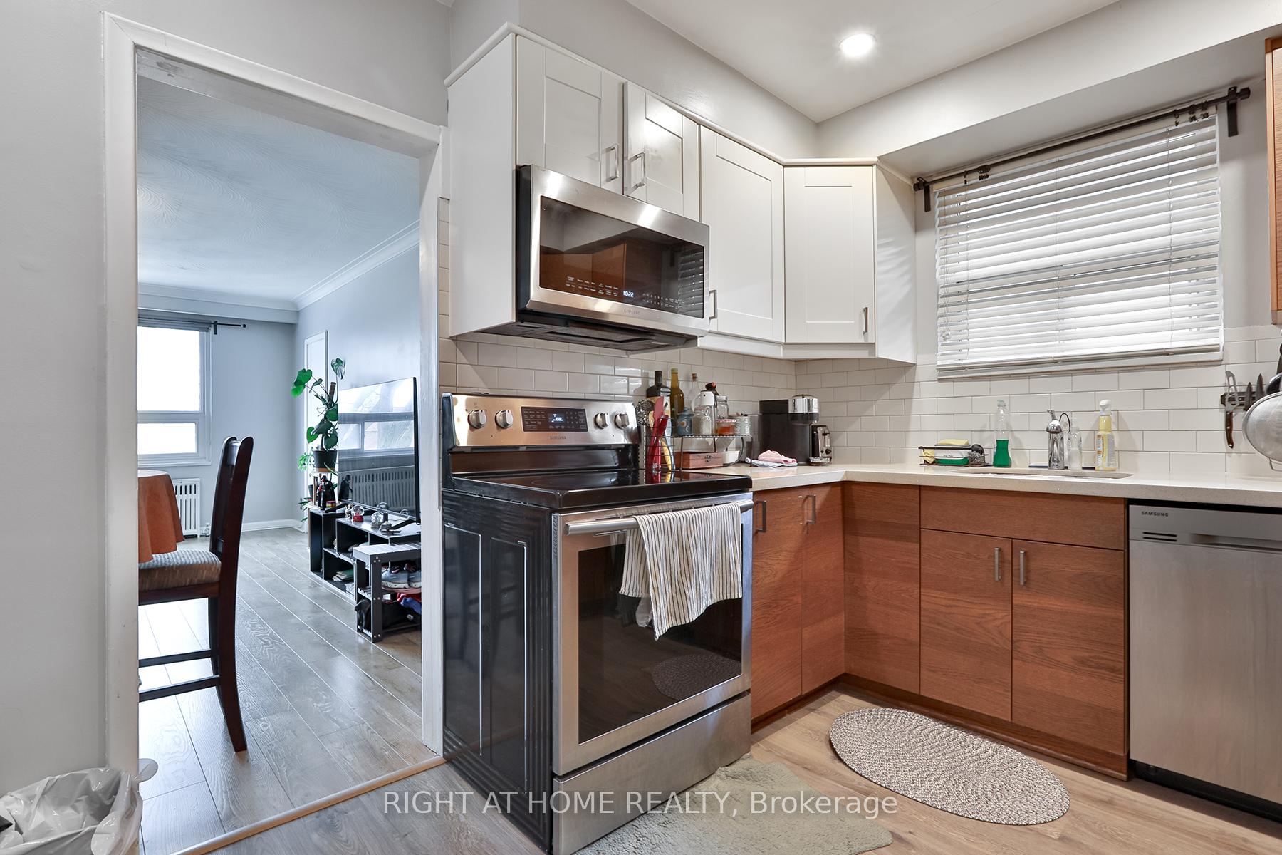 Photo 8 of 35 Fifteenth Street, Etobicoke, New Toronto — HOMEH