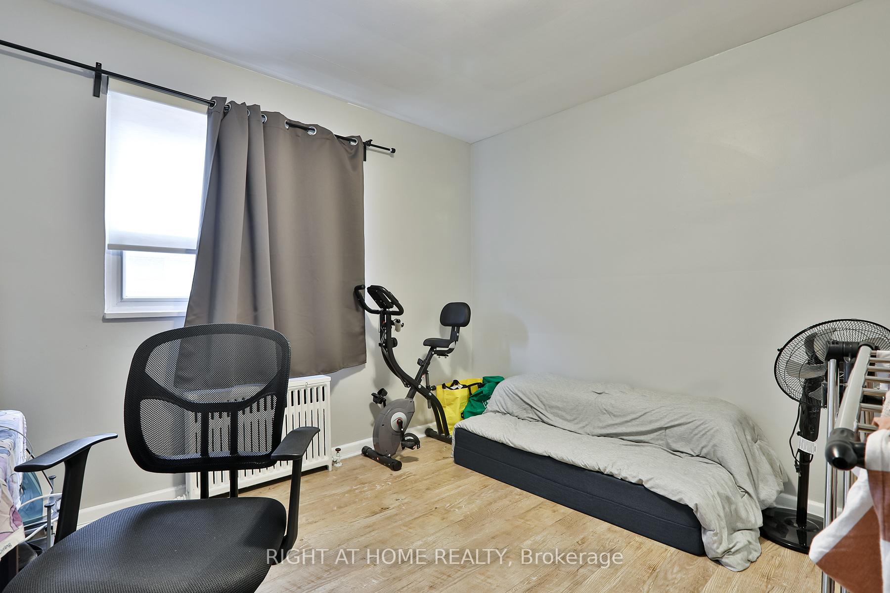 Photo 11 of 35 Fifteenth Street, Etobicoke, New Toronto — HOMEH