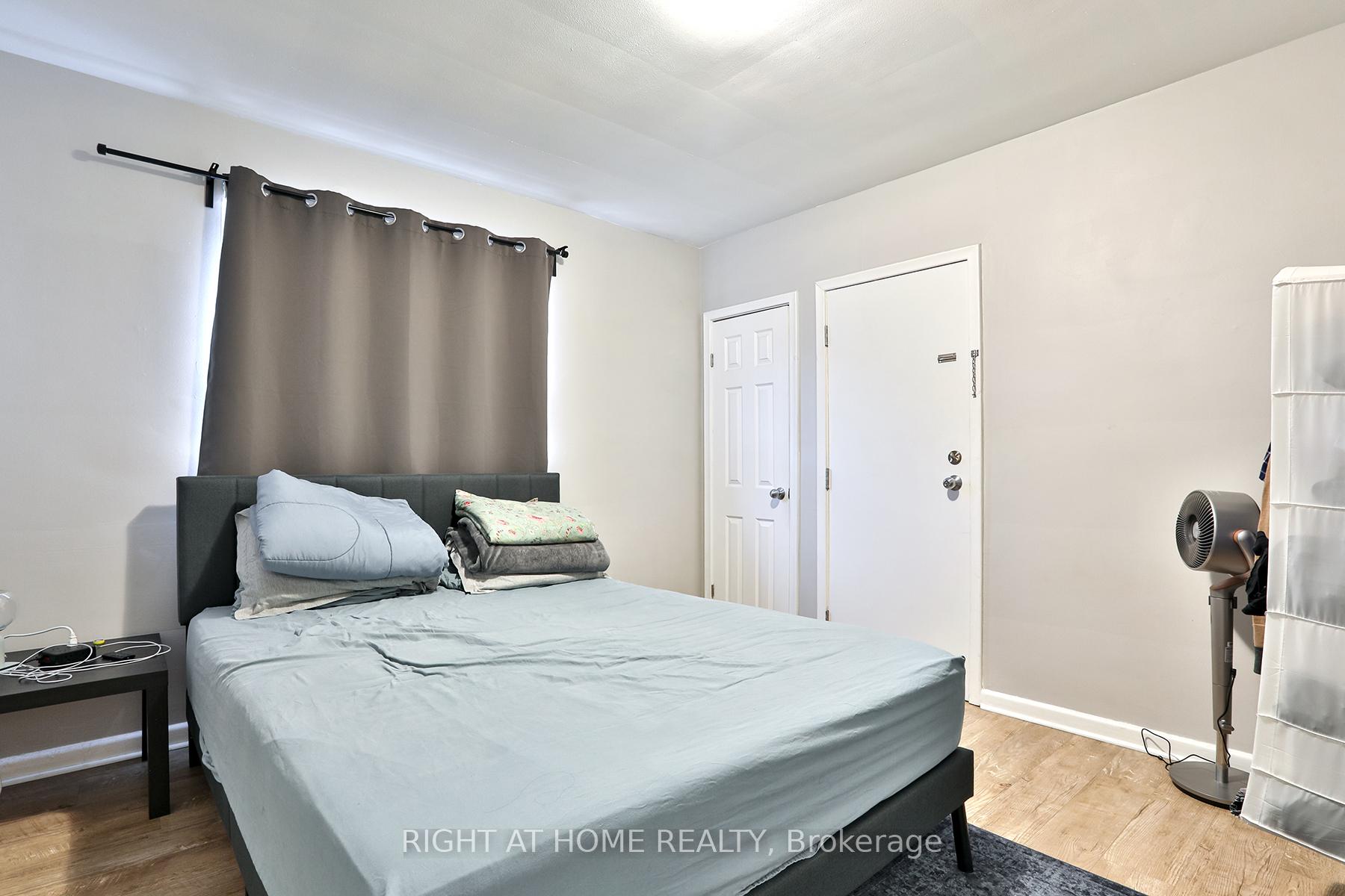 Photo 12 of 35 Fifteenth Street, Etobicoke, New Toronto — HOMEH