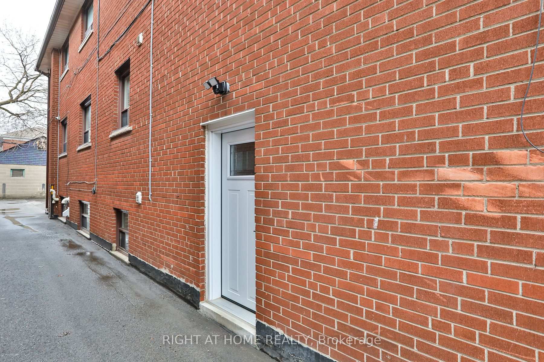 Photo 16 of 35 Fifteenth Street, Etobicoke, New Toronto — HOMEH