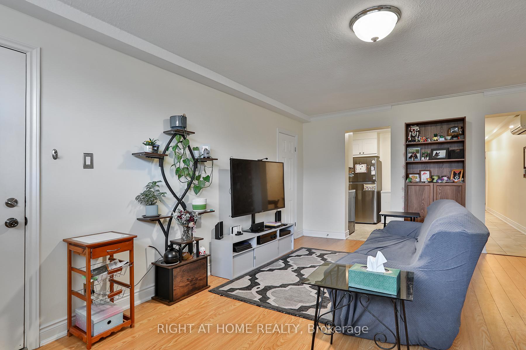 Photo 17 of 35 Fifteenth Street, Etobicoke, New Toronto — HOMEH