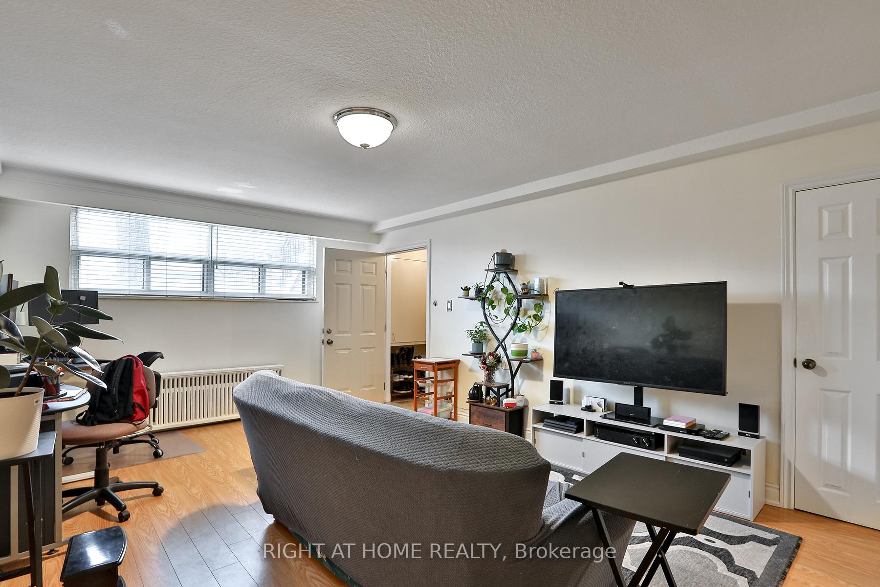 Photo 19 of 35 Fifteenth Street, Etobicoke, New Toronto — HOMEH