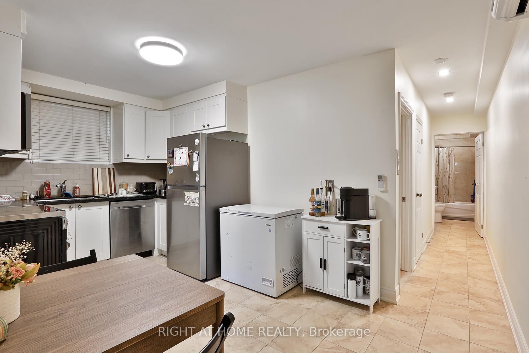 Photo 20 of 35 Fifteenth Street, Etobicoke, New Toronto — HOMEH