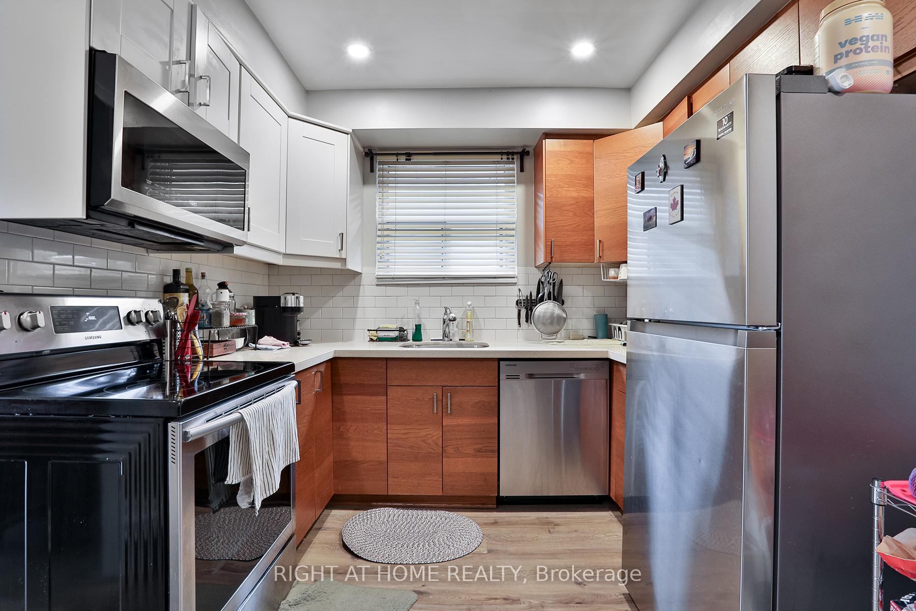 Photo 24 of 35 Fifteenth Street, Etobicoke, New Toronto — HOMEH