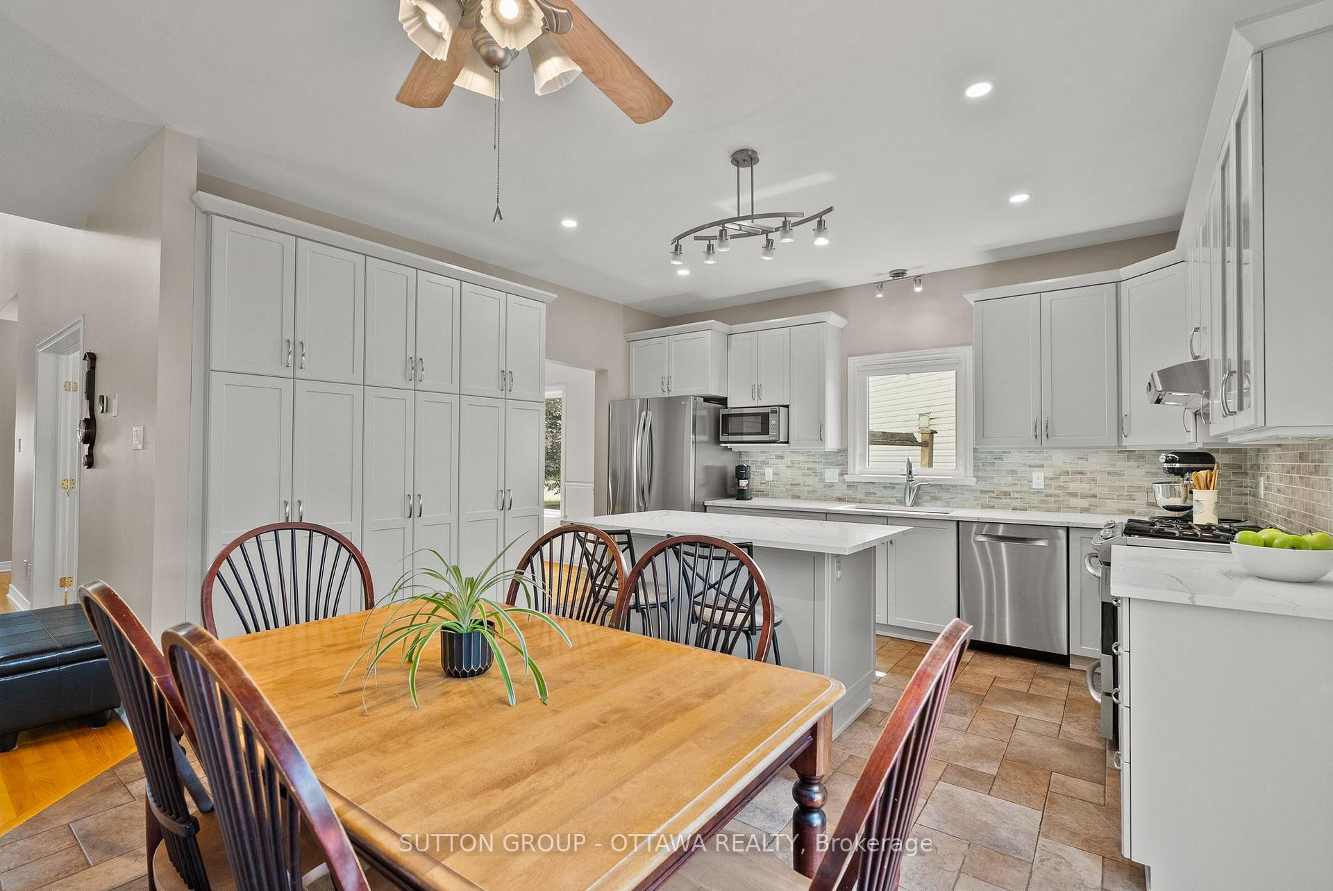 Photo 10 of 21 Avonmore Crescent, Ottawa, Barrhaven East — HOMEH