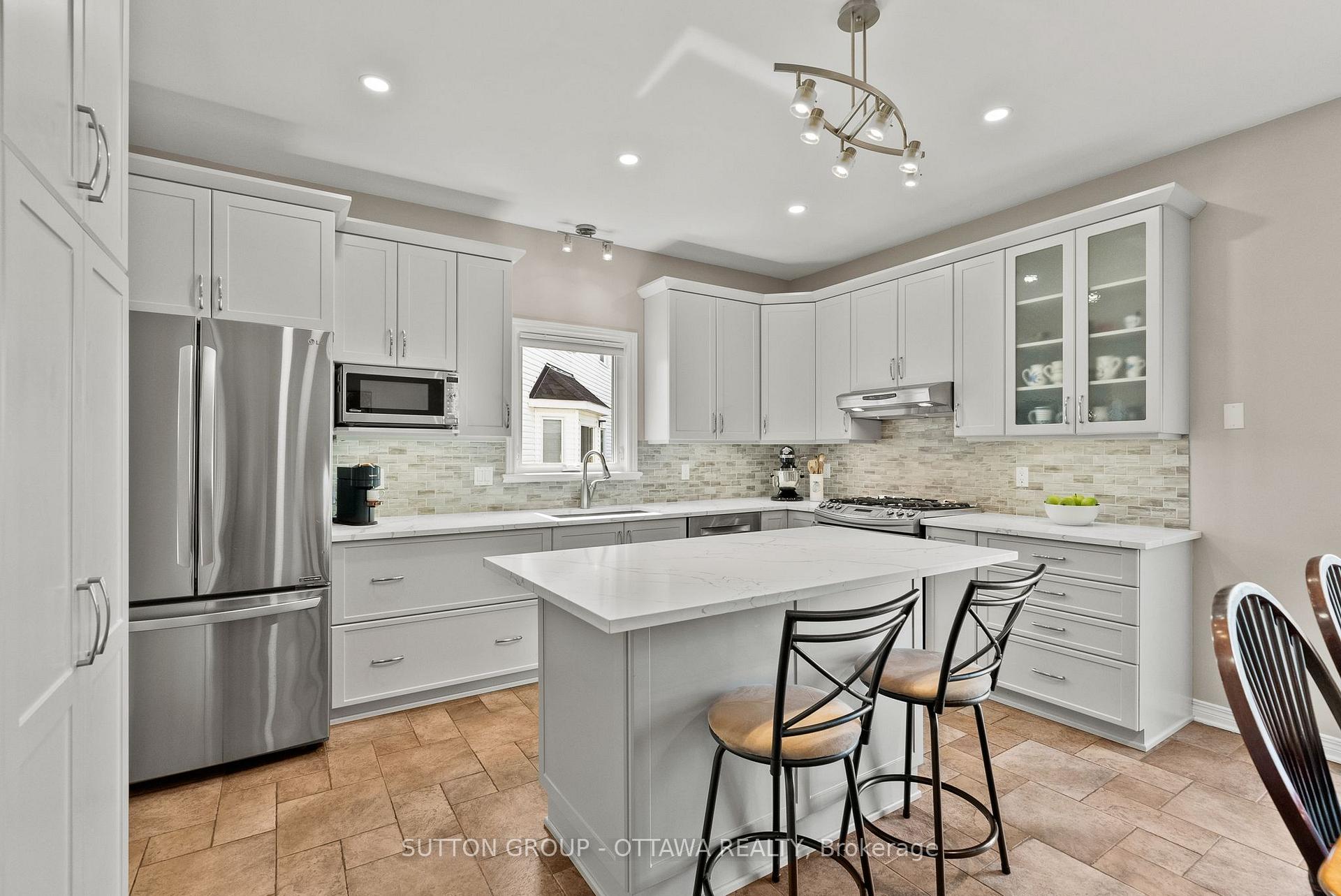 Photo 12 of 21 Avonmore Crescent, Ottawa, Barrhaven East — HOMEH