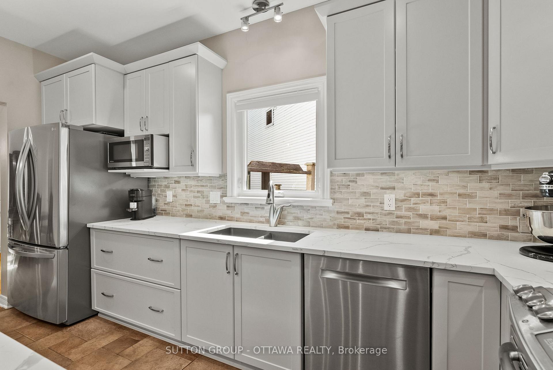 Photo 15 of 21 Avonmore Crescent, Ottawa, Barrhaven East — HOMEH