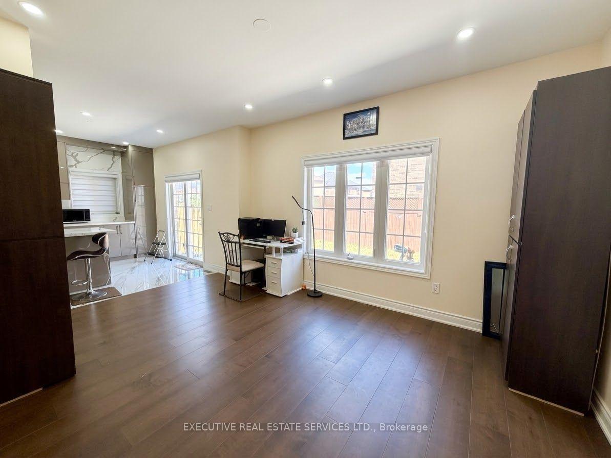 Photo 5 of 118 Turquoise Crescent, Brampton, Bram East — HOMEH