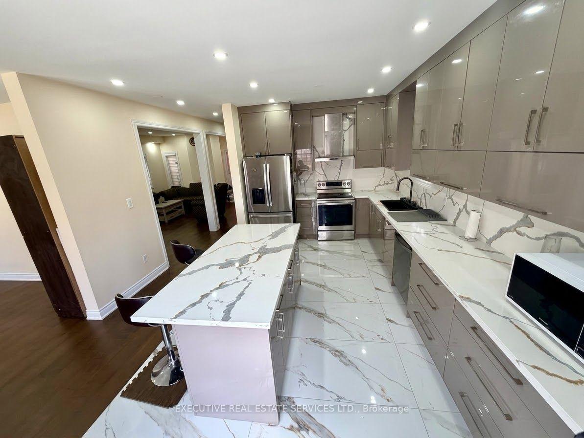 Photo 8 of 118 Turquoise Crescent, Brampton, Bram East — HOMEH