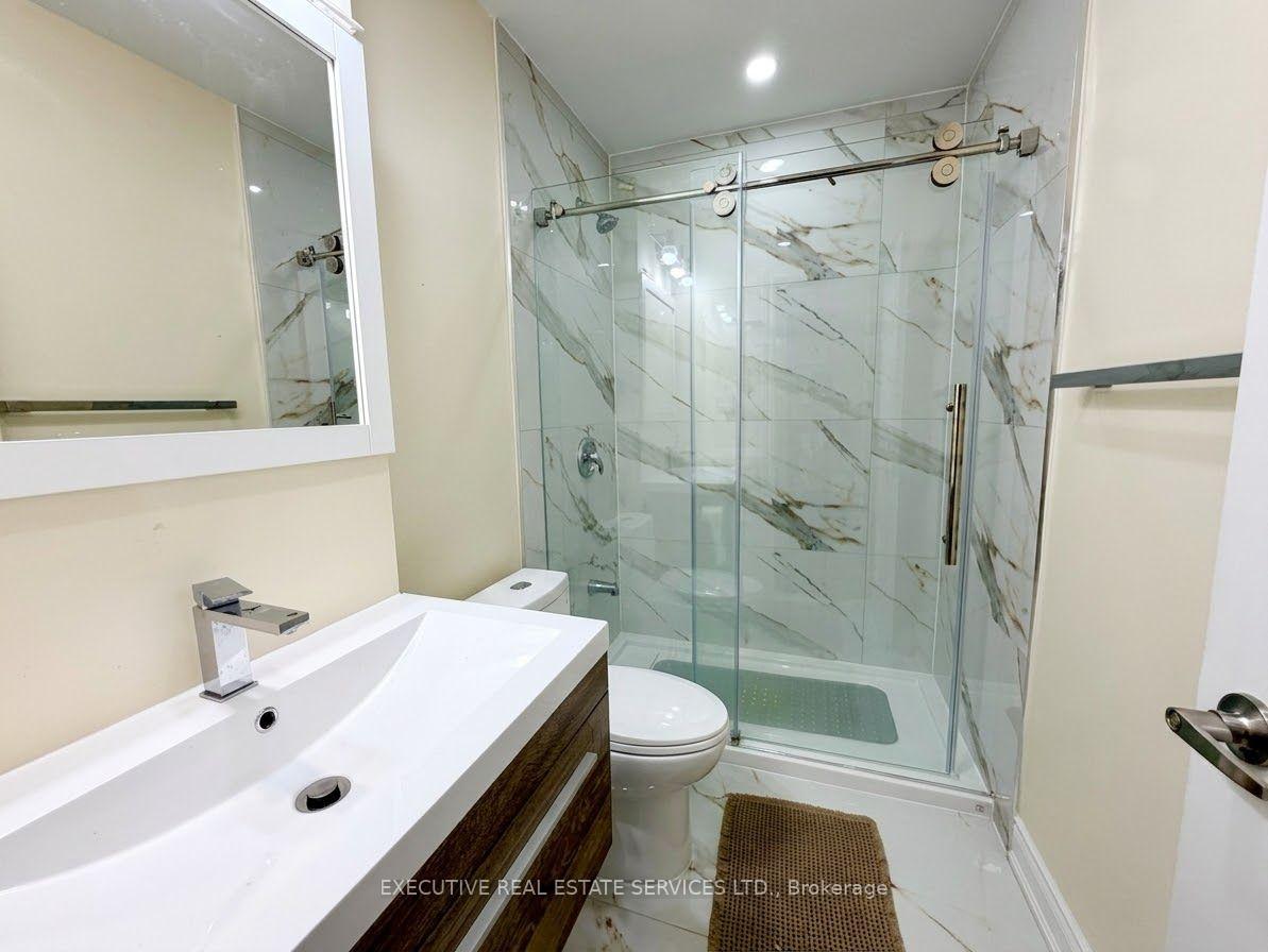 Photo 10 of 118 Turquoise Crescent, Brampton, Bram East — HOMEH