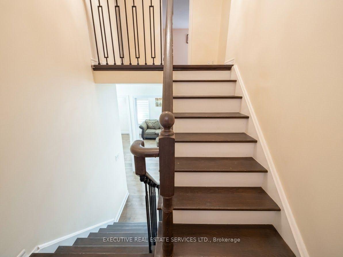 Photo 11 of 118 Turquoise Crescent, Brampton, Bram East — HOMEH