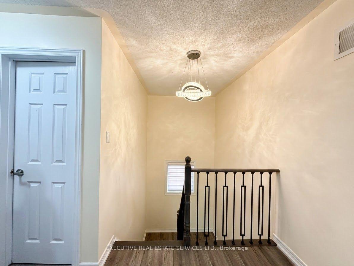 Photo 12 of 118 Turquoise Crescent, Brampton, Bram East — HOMEH