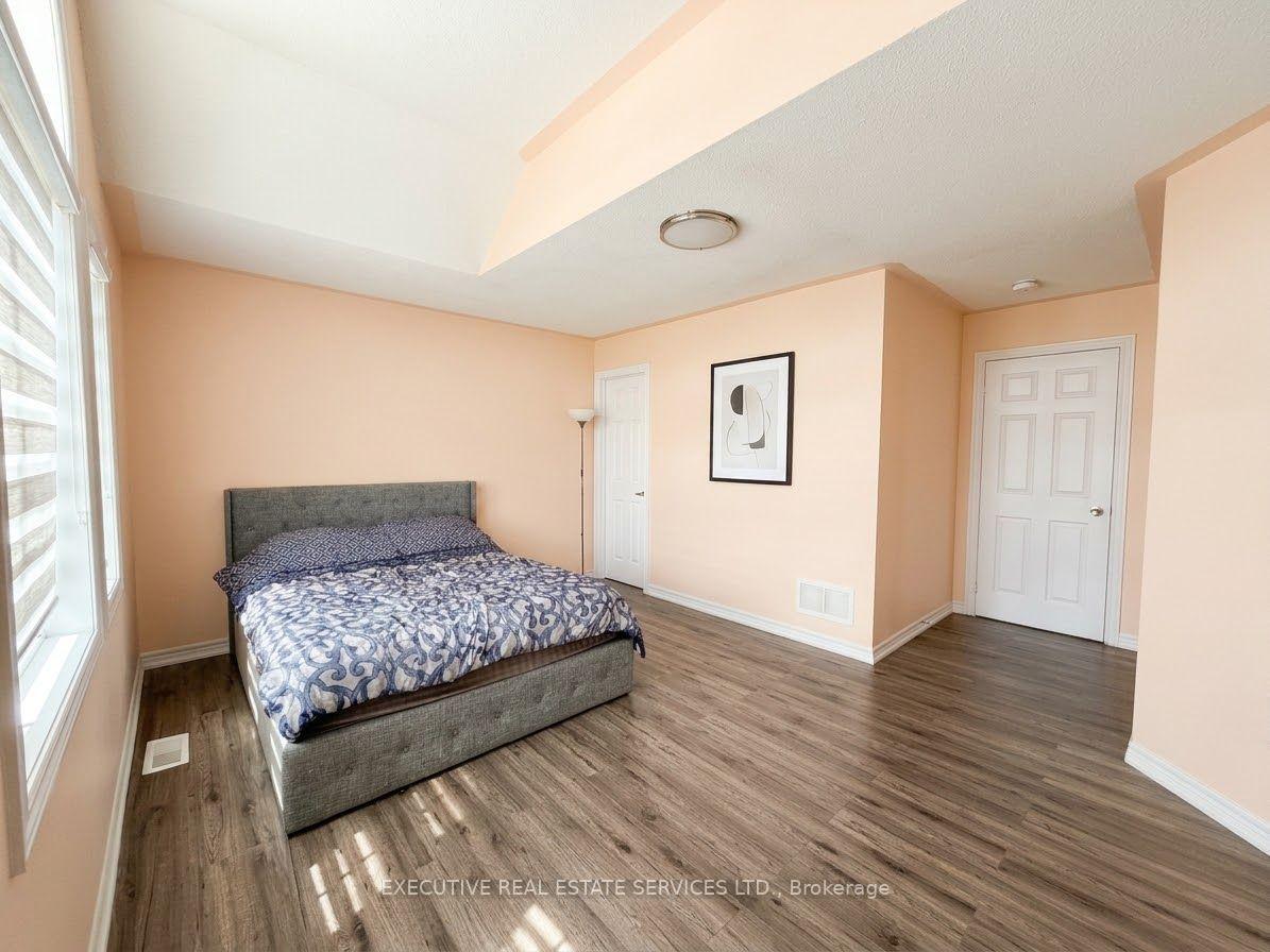 Photo 13 of 118 Turquoise Crescent, Brampton, Bram East — HOMEH