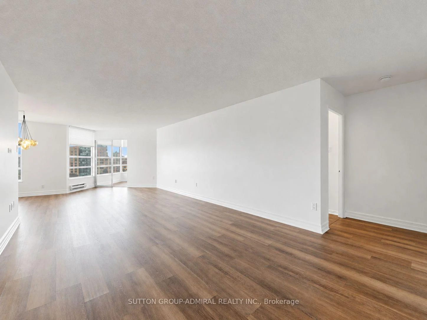 Photo 5 of Unit 910, 7905 Bayview Avenue, Markham, Aileen-Willowbrook — HOMEH