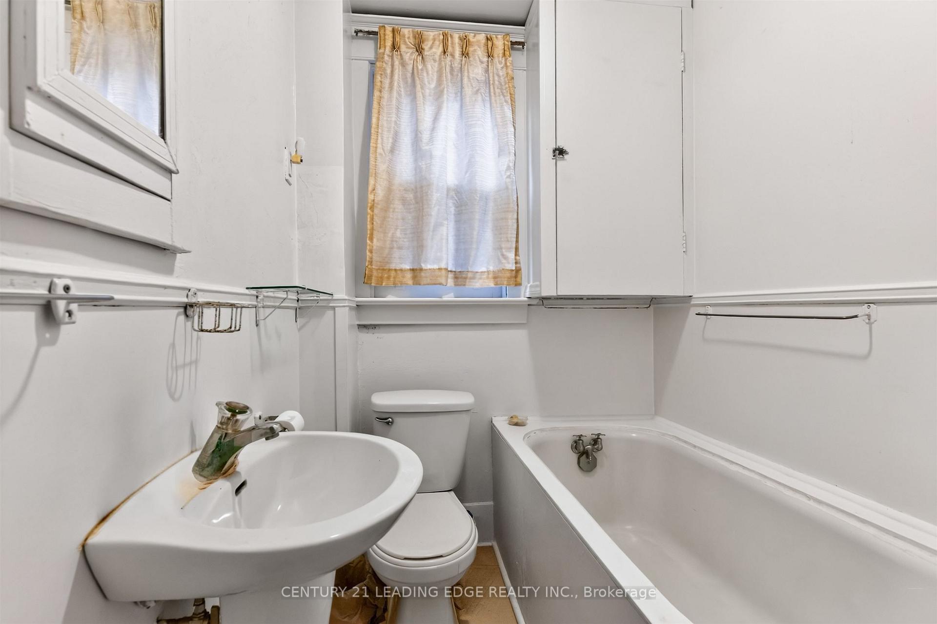Photo 20 of 134 Main Street, Toronto, East End-Danforth — HOMEH