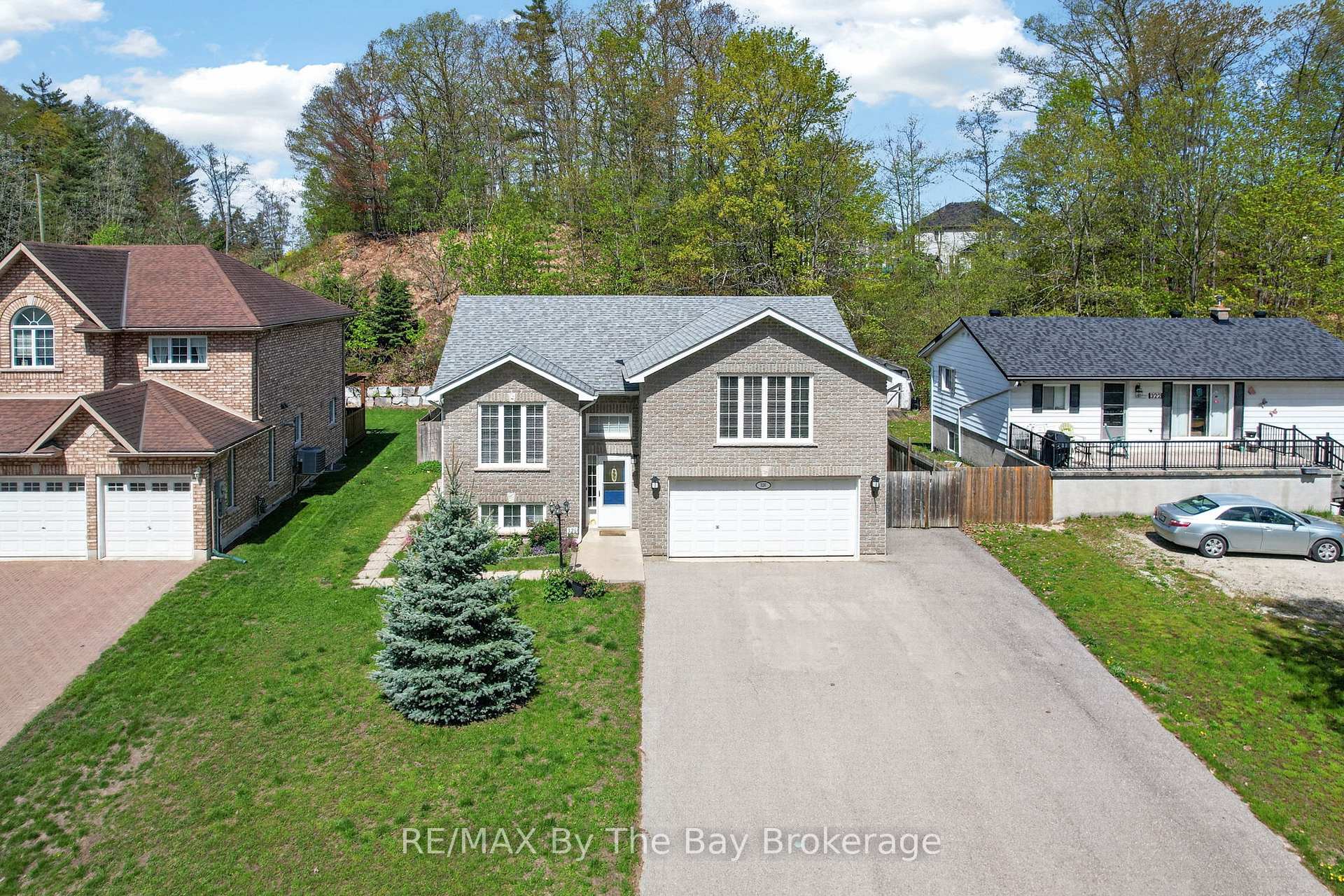 Photo 1 of 326 Golf Course Road, Wasaga Beach — HOMEH