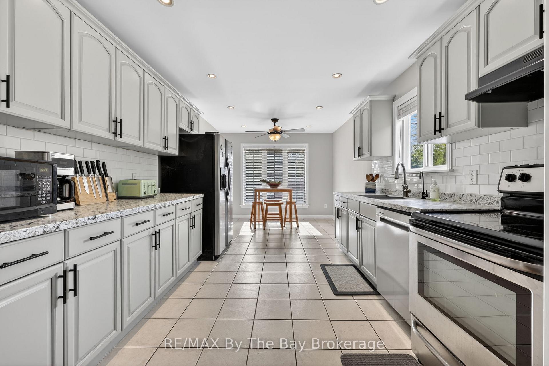 Photo 4 of 326 Golf Course Road, Wasaga Beach — HOMEH