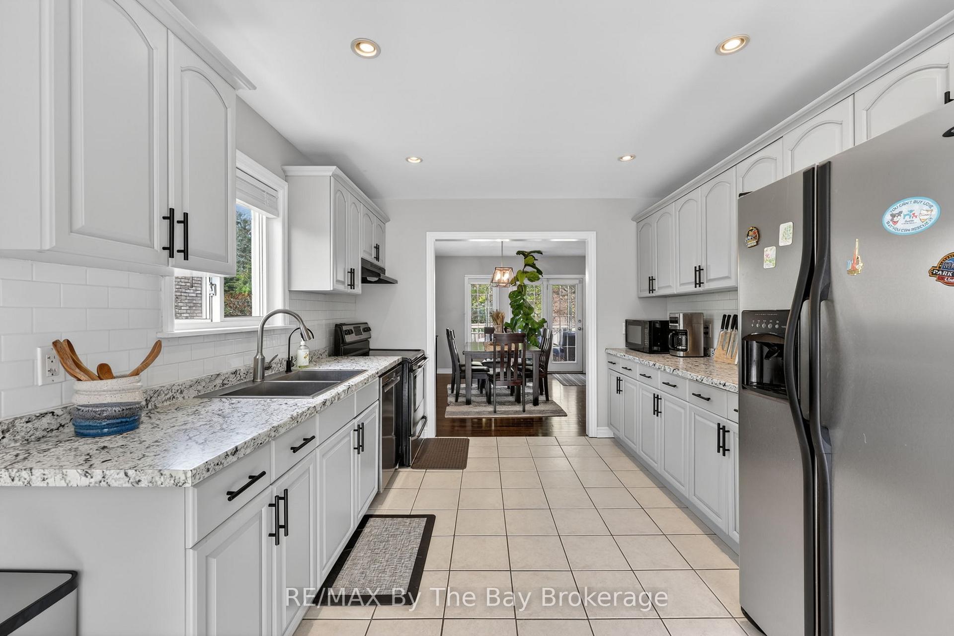 Photo 6 of 326 Golf Course Road, Wasaga Beach — HOMEH