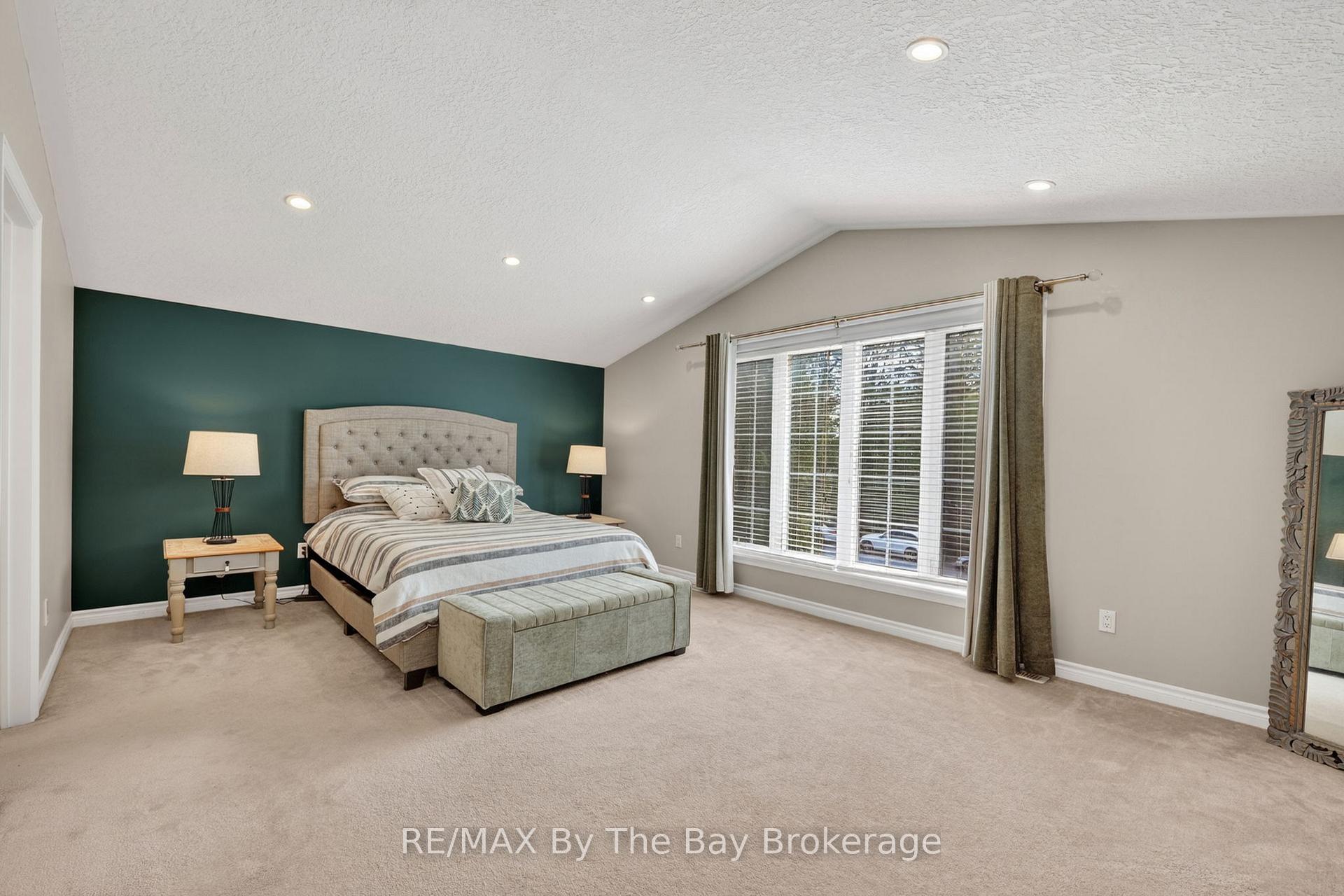 Photo 16 of 326 Golf Course Road, Wasaga Beach — HOMEH