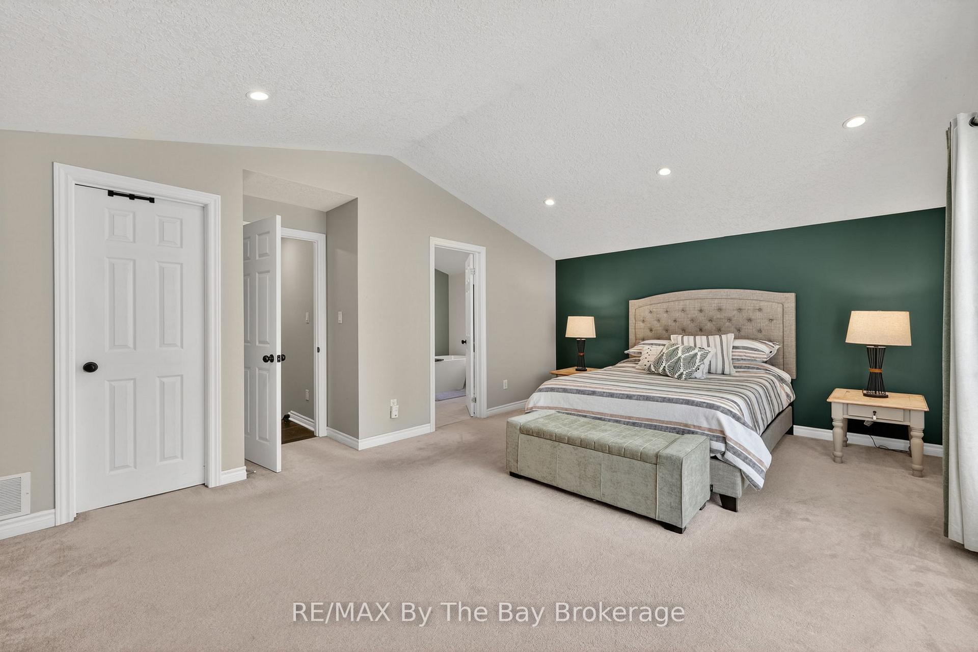 Photo 17 of 326 Golf Course Road, Wasaga Beach — HOMEH
