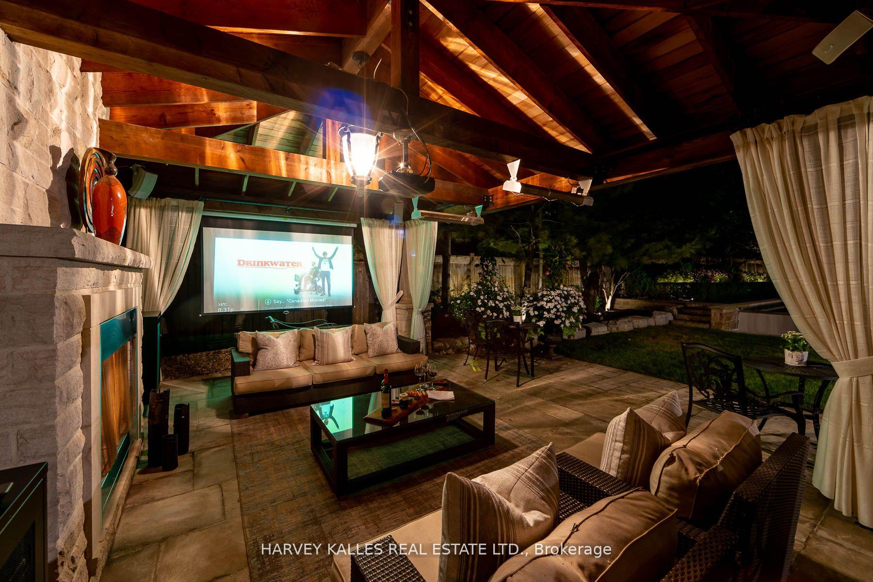 Photo 3 of 48 Wimpole Drive, North York, St. Andrew-Windfields — HOMEH