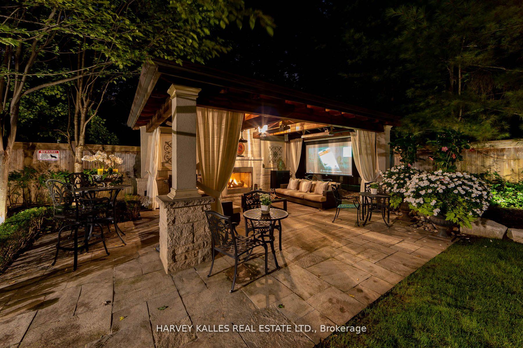 Photo 4 of 48 Wimpole Drive, North York, St. Andrew-Windfields — HOMEH