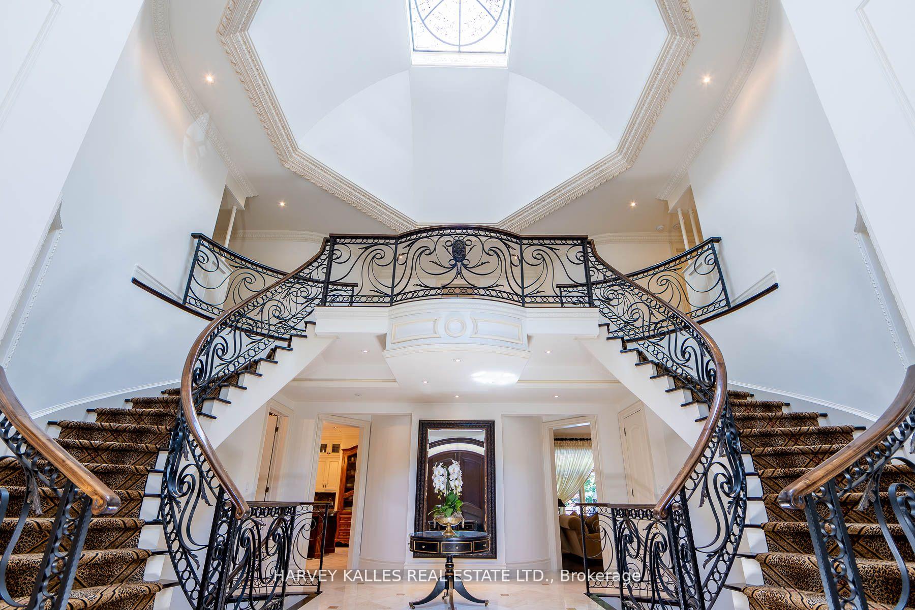 Photo 10 of 48 Wimpole Drive, North York, St. Andrew-Windfields — HOMEH