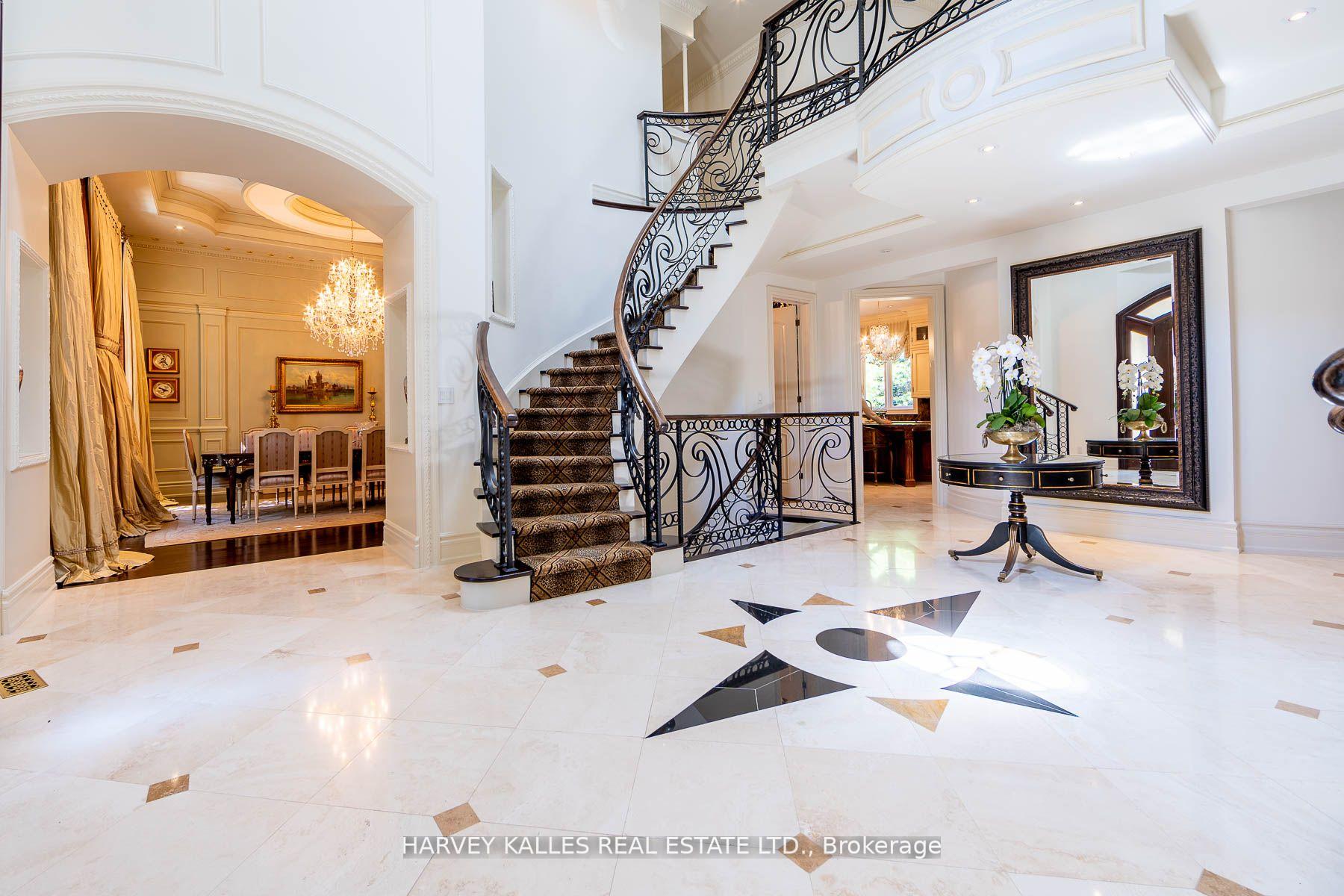 Photo 11 of 48 Wimpole Drive, North York, St. Andrew-Windfields — HOMEH