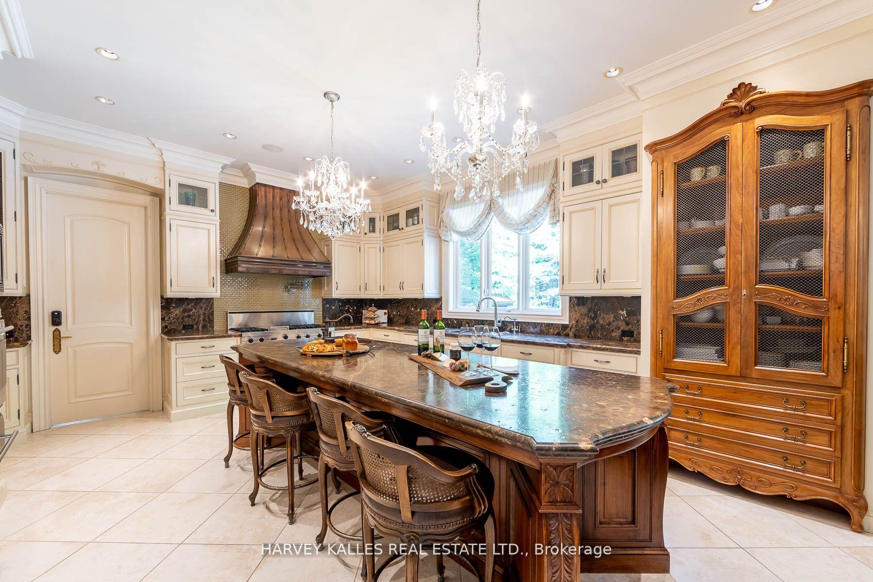 Photo 15 of 48 Wimpole Drive, North York, St. Andrew-Windfields — HOMEH