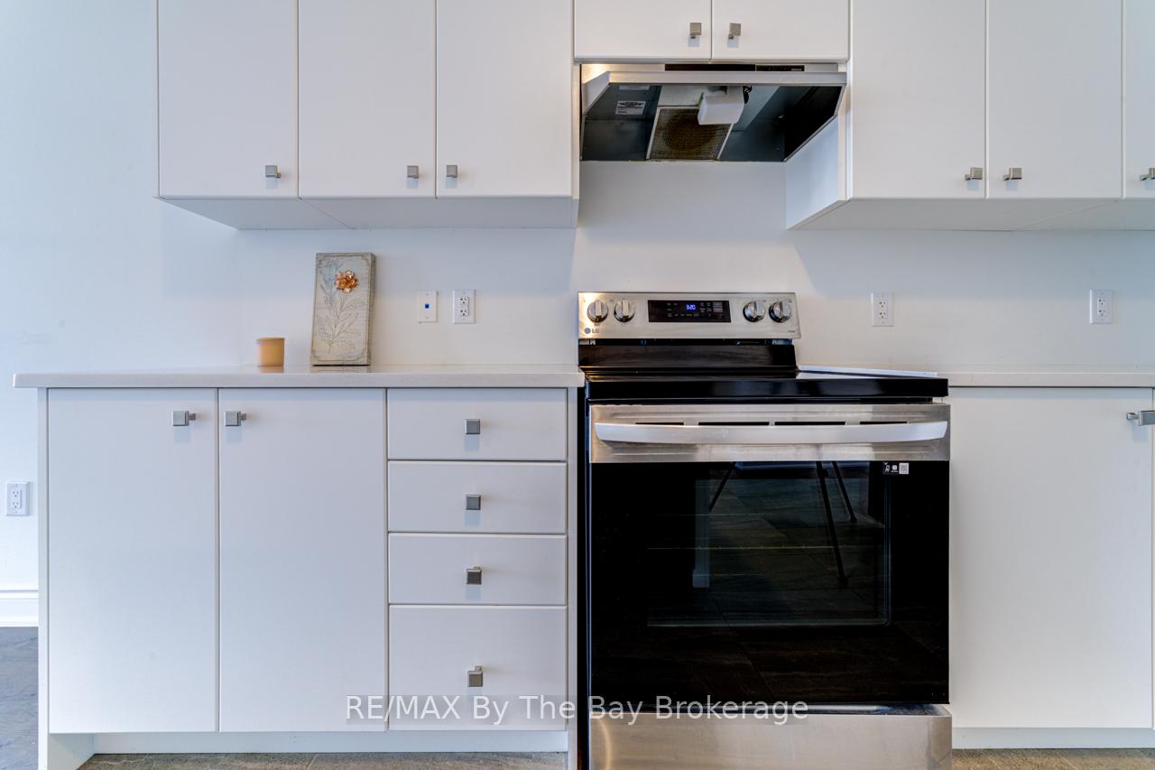 Photo 8 of 15 Union Boulevard, Wasaga Beach — HOMEH