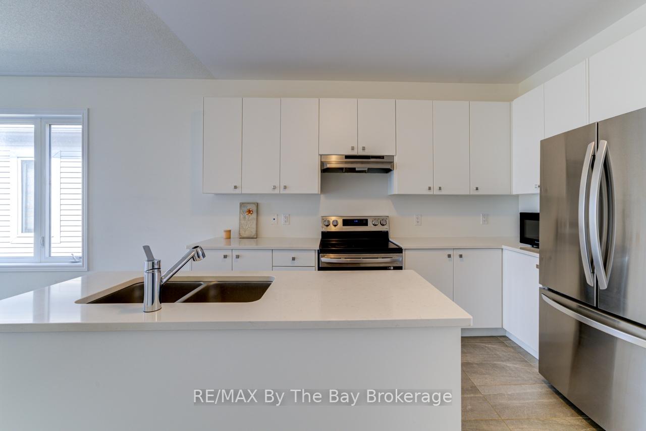 Photo 9 of 15 Union Boulevard, Wasaga Beach — HOMEH
