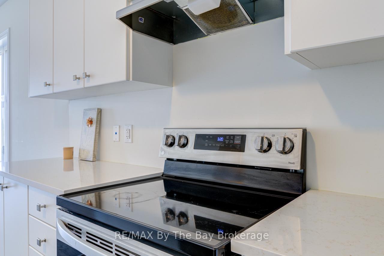 Photo 10 of 15 Union Boulevard, Wasaga Beach — HOMEH