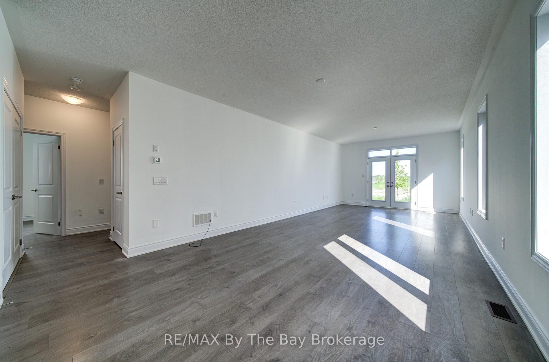 Photo 11 of 15 Union Boulevard, Wasaga Beach — HOMEH
